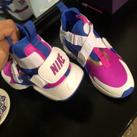 Nike shoes - Picture 3 of 3